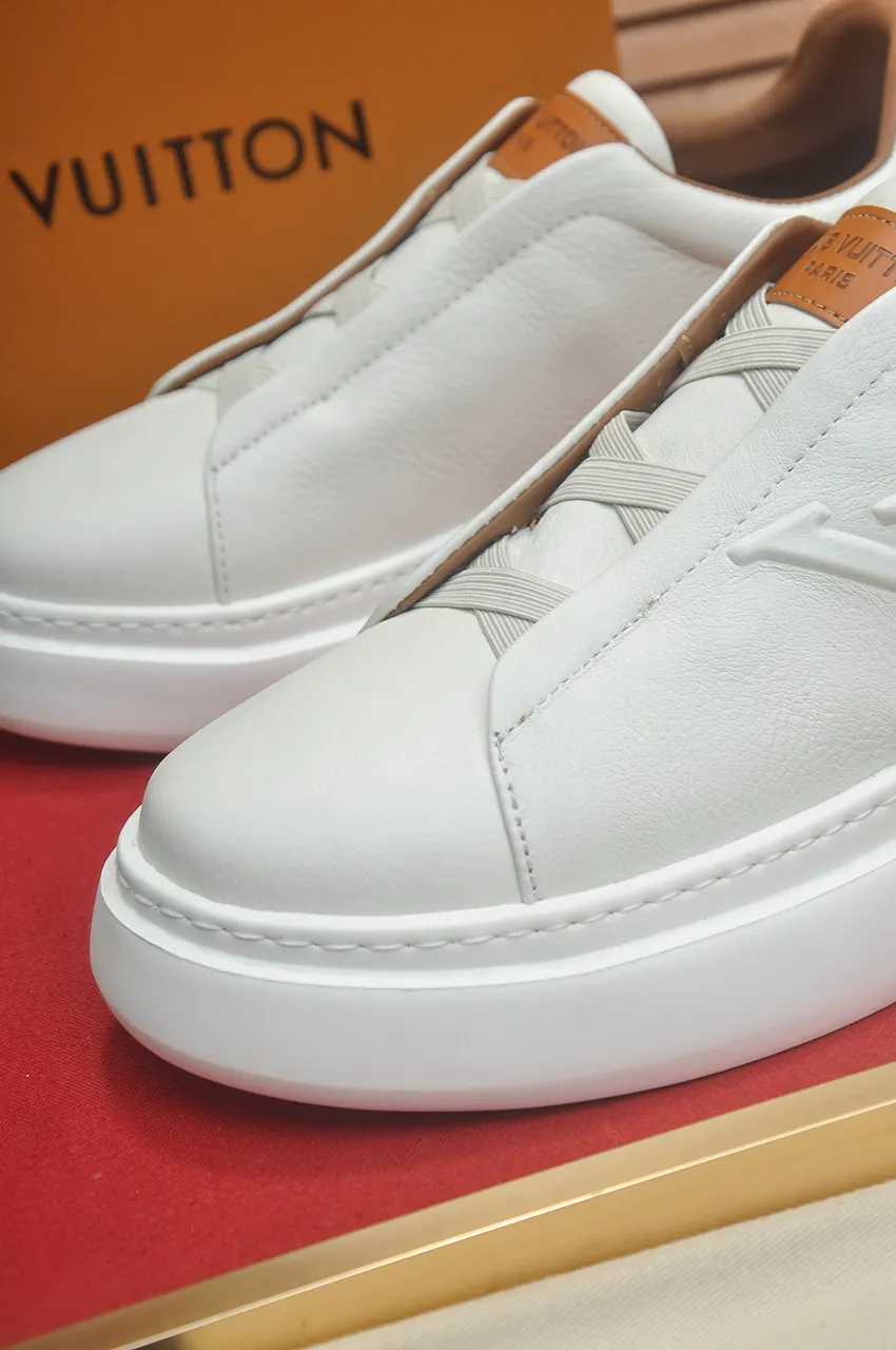 Men's shoes 💰480💶【LOUIS VUITTON】(Full sheepskin lining) Same style as LV Louis Vuitton official website [satisfied] original single hot model LV original factory cowhide 👑1:1 original board sheepskin lining 👘 imported cowhide for the upper. Body accessories one-to-one mold opening 💪 counter quality 🙏 Dear friends, if you are still worried about wearing matching shoes 💋, then these shoes are your best choice 🎁🎁! 38-45 (45 is custom-made and cannot be returned or exchanged)
